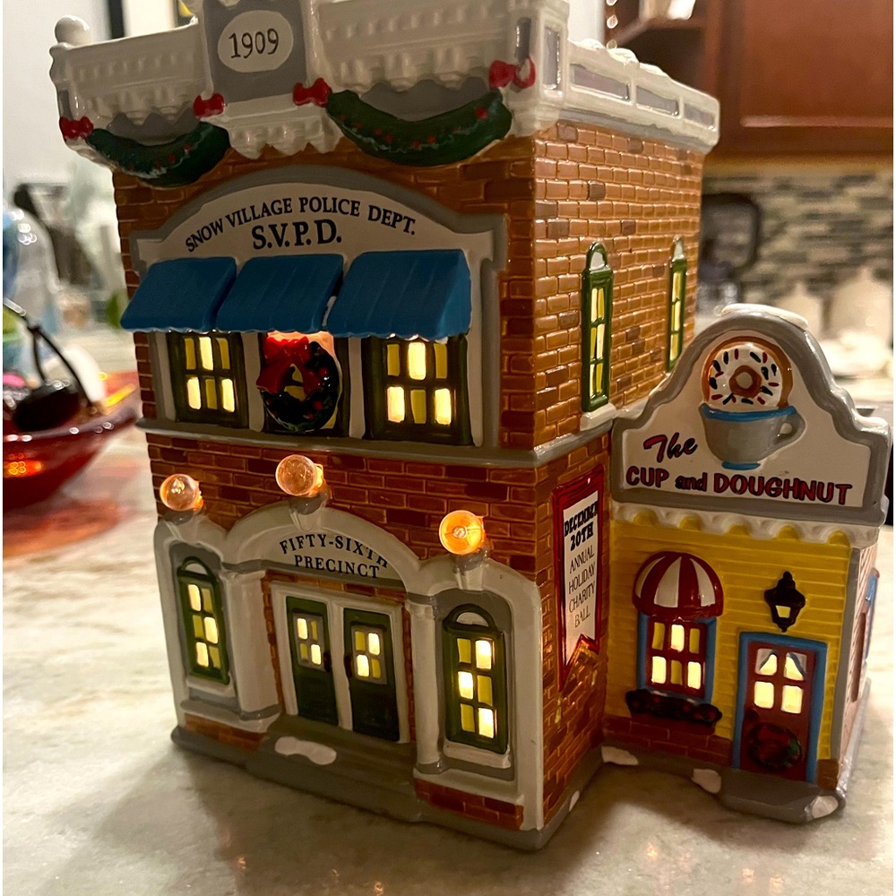 Department 56 Police Station